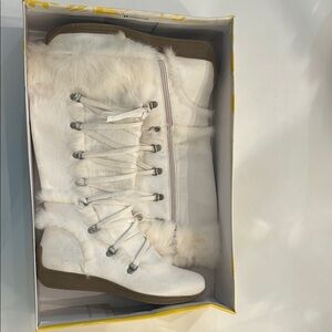 Women's White Fur-Lined Boots